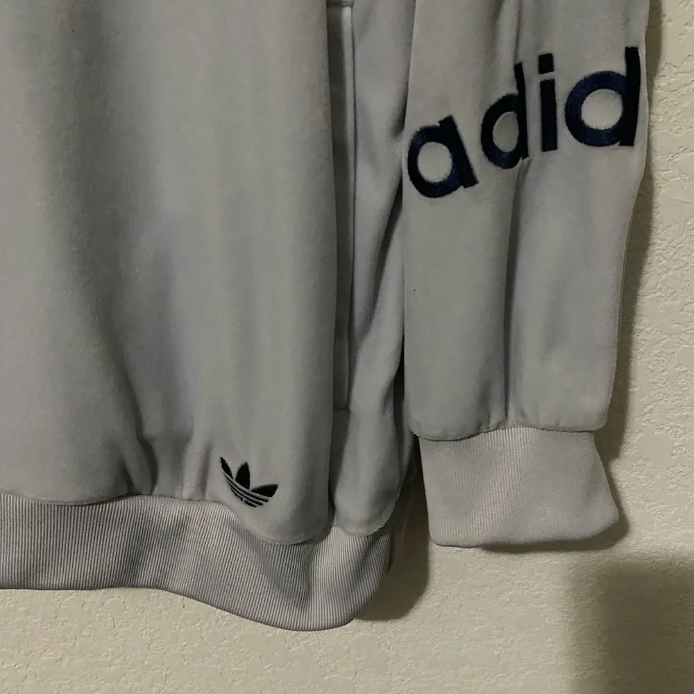 ADIDAS ORIGINALS 90’s ARCHIVE RETRO VELOUR LOGO HALF ZIP GRAY BLUE SWEATSHIRT XL